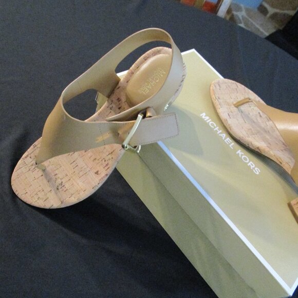 Michael Kors Leather London Thong Ladies size 7.5 NWT - Picture 4 of 16